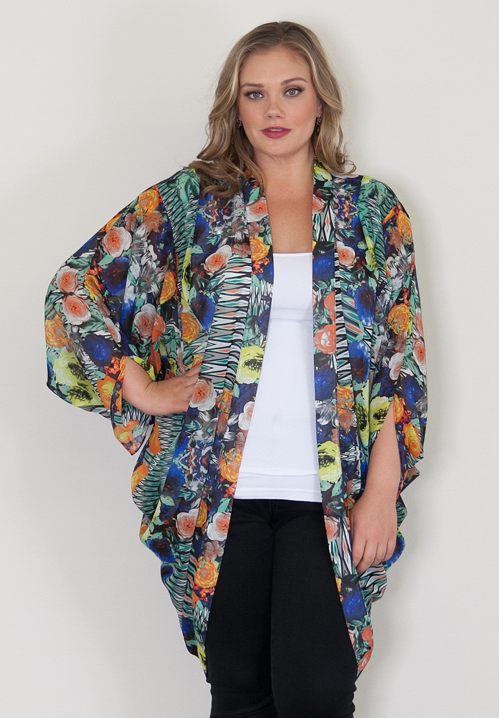 products/ClarissaKimono1540_1_MultiFlower_0a6cec2e-eb70-470b-b457-d31d4c0251d4.jpg