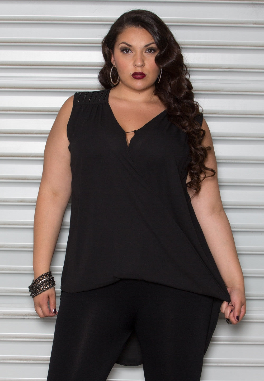 products/IvanaChiffonTank1469_1_Black_51026b50-8247-4013-b212-98baedac540d.jpg