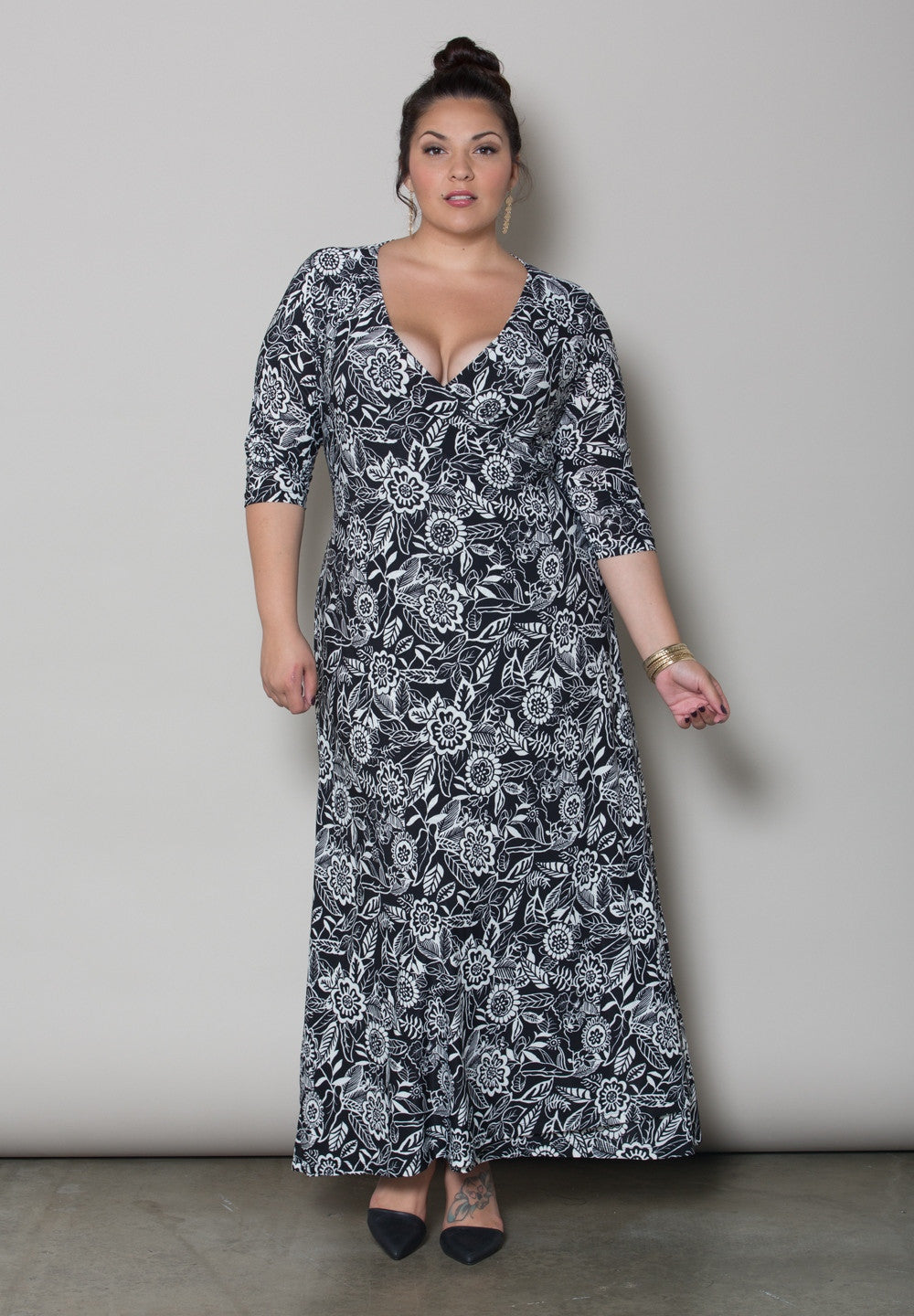 products/JulianaWrapDress1490_1_BlackandWhitePrint_72a16c09-5bf7-47a5-9996-39f401f1263f.jpg