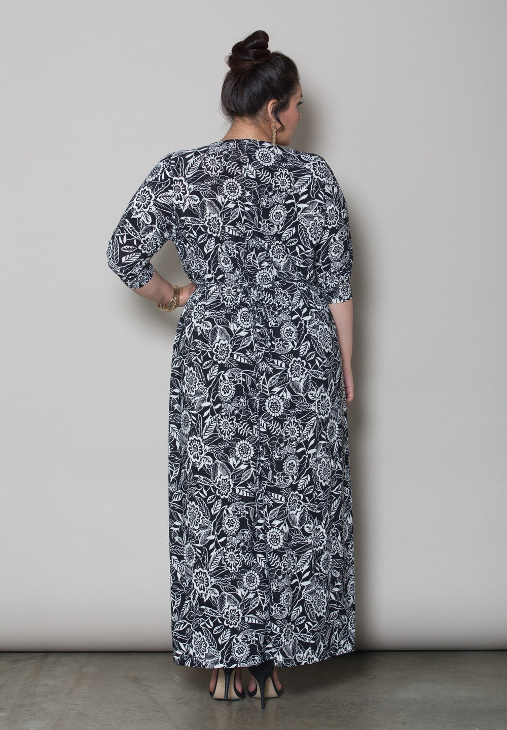 julianawrapdress1490_1_blackandwhiteprint