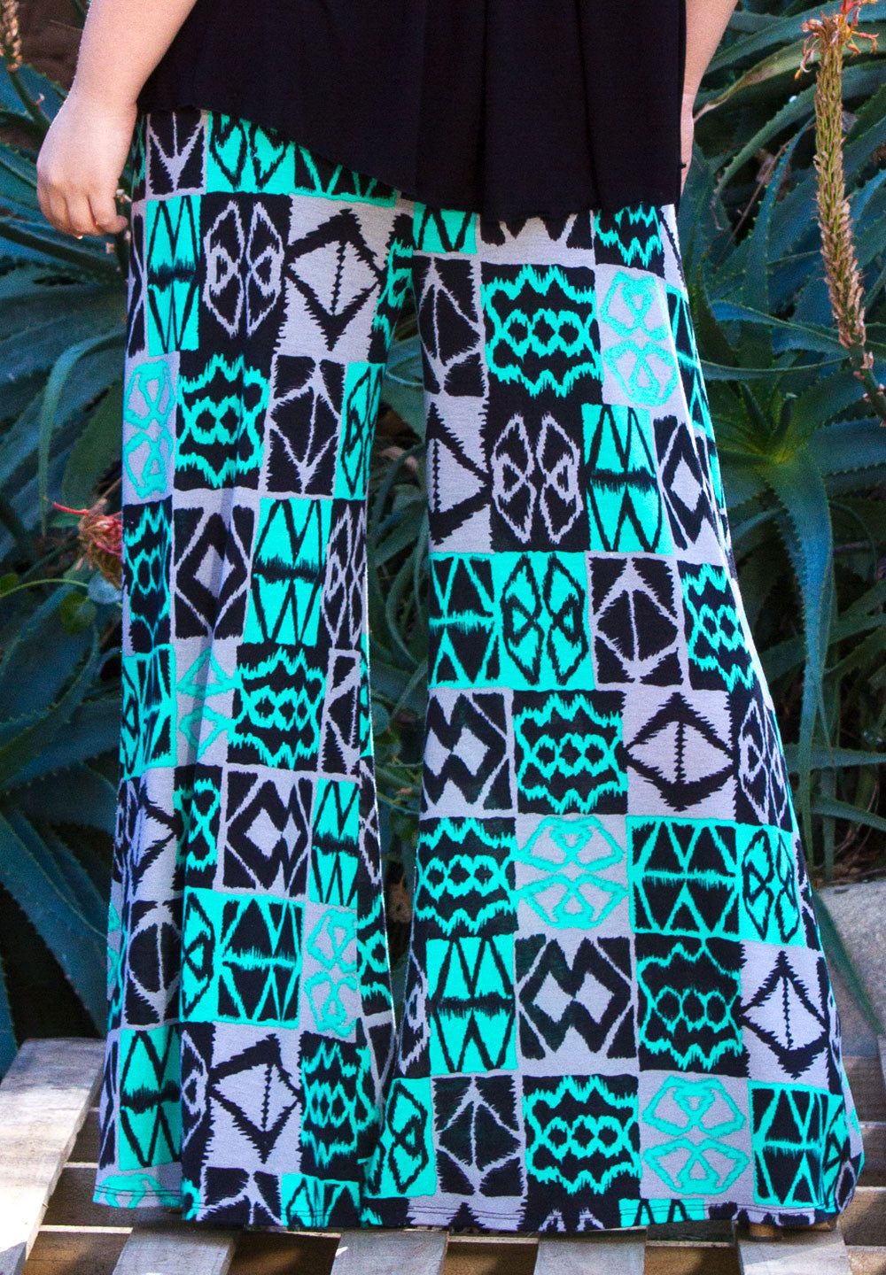 green_blue_black_2