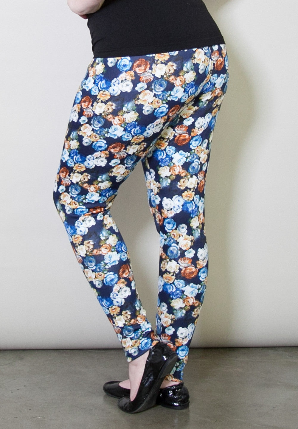 products/PrintedLeggings1570_1_NavyFloral_73925d95-b203-40f3-bc5c-dd6b33d22b56.jpg
