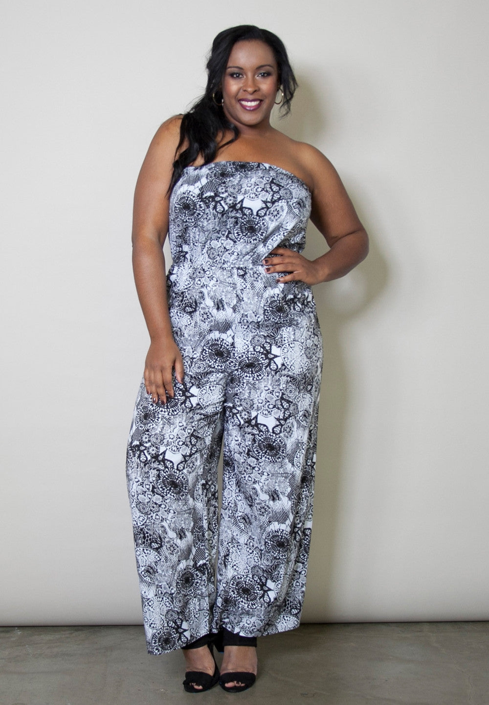 products/RachelJumpsuit1587_1_BlackandWhite_f04250cf-846c-4b8f-8e65-3dc4abe153f0.jpg