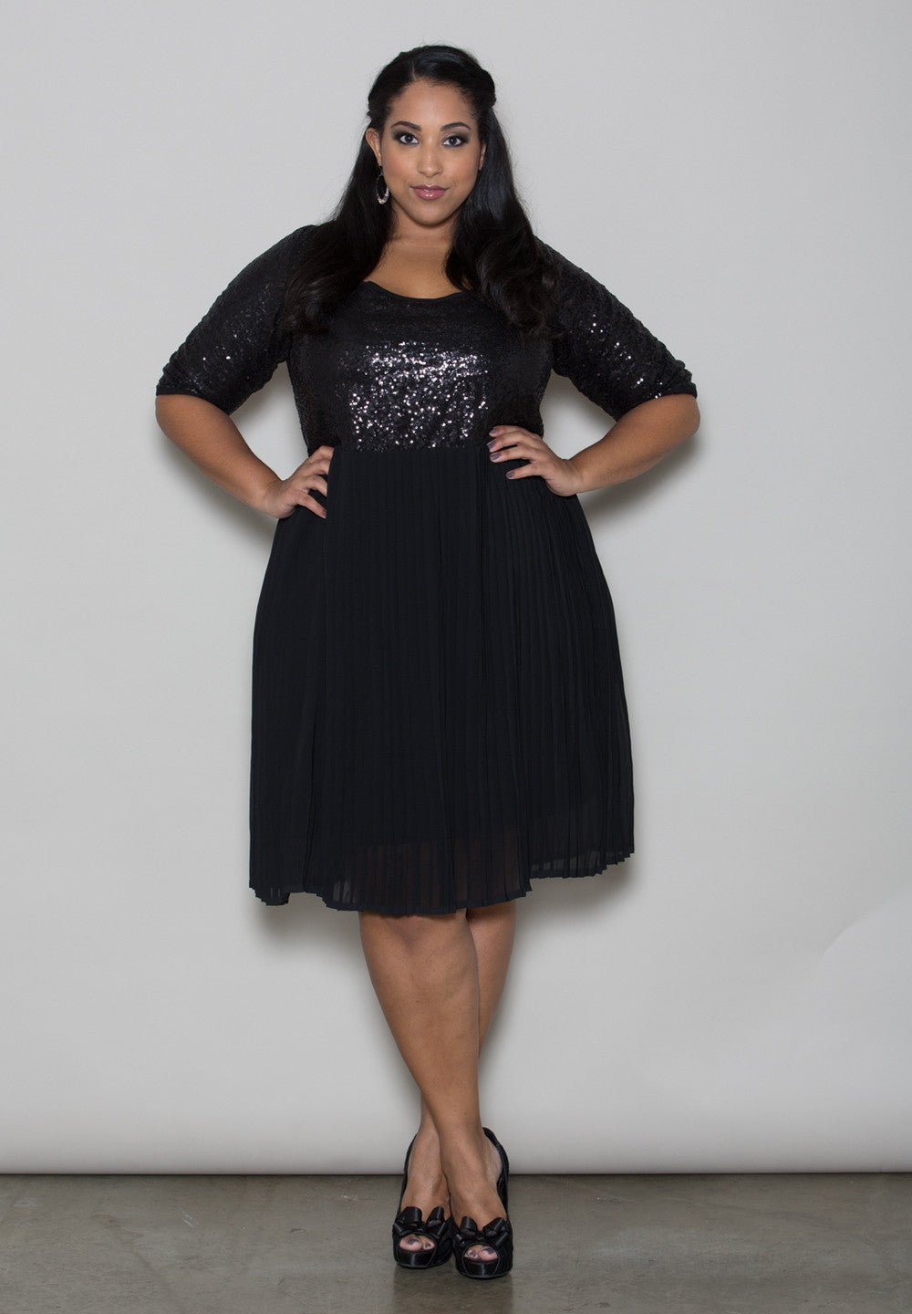 products/TraceySequinDress1534_1_Black_20bca4cf-0935-41b5-8ab6-df1e3a9f70f4.jpg