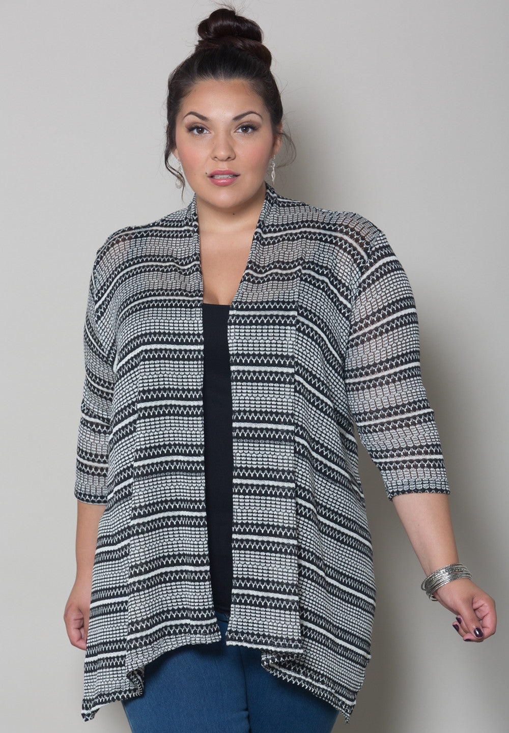 products/VanessaCardigan1492_1_BlackandWhite_fc7468d6-3f5f-4b3f-aaf3-db8dc6b67735.jpg
