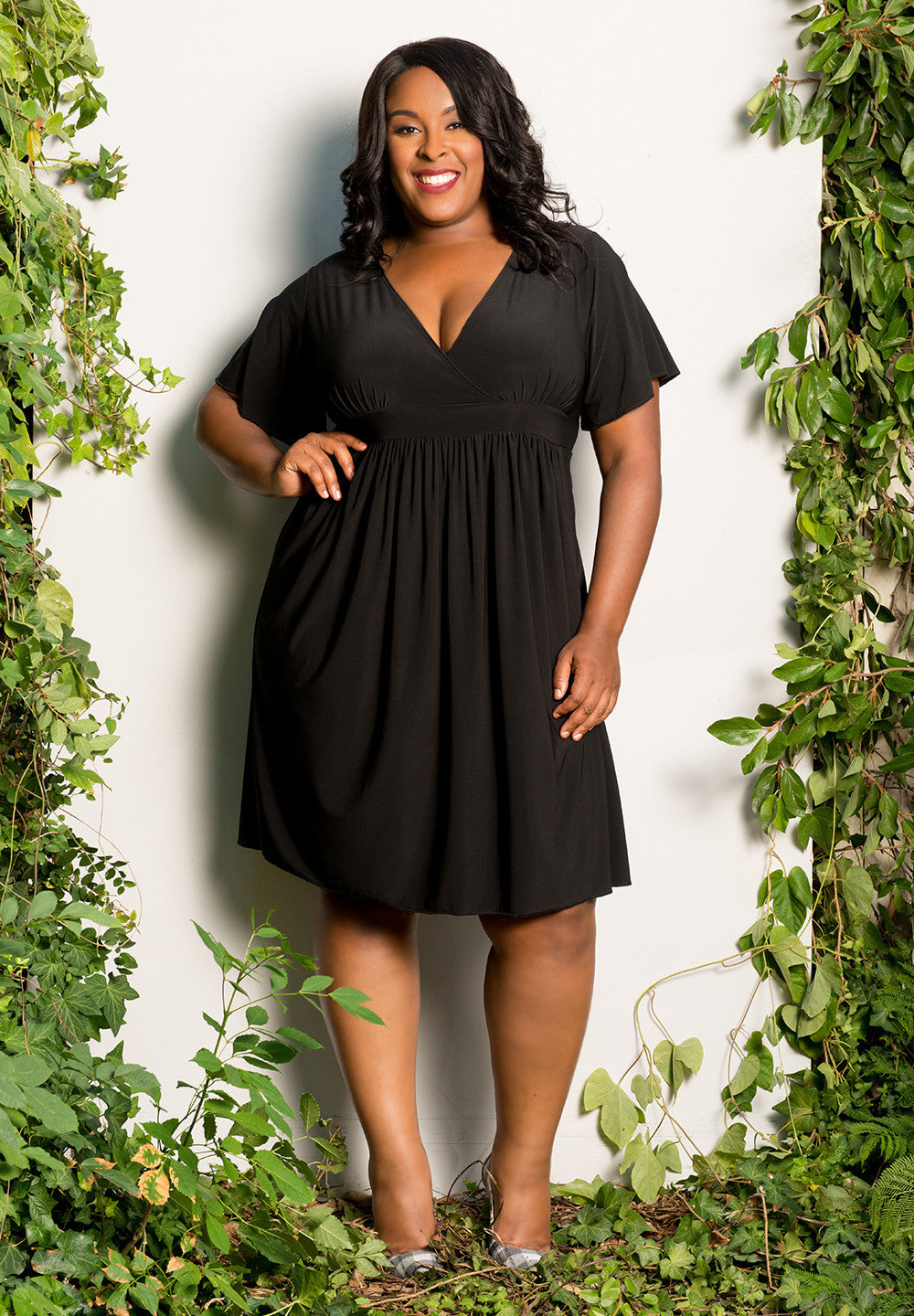 products/classicvneckdress_1_black_9f7fd53a-ee7b-4613-a7e7-e1b33afabe04.jpg