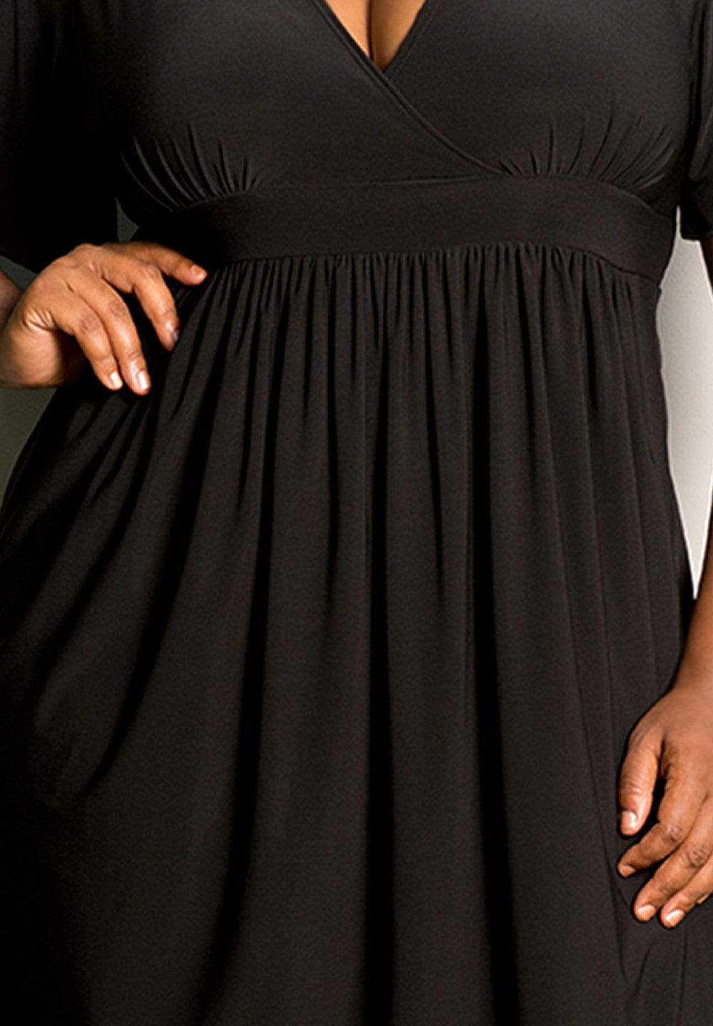 classicvneckdress_black