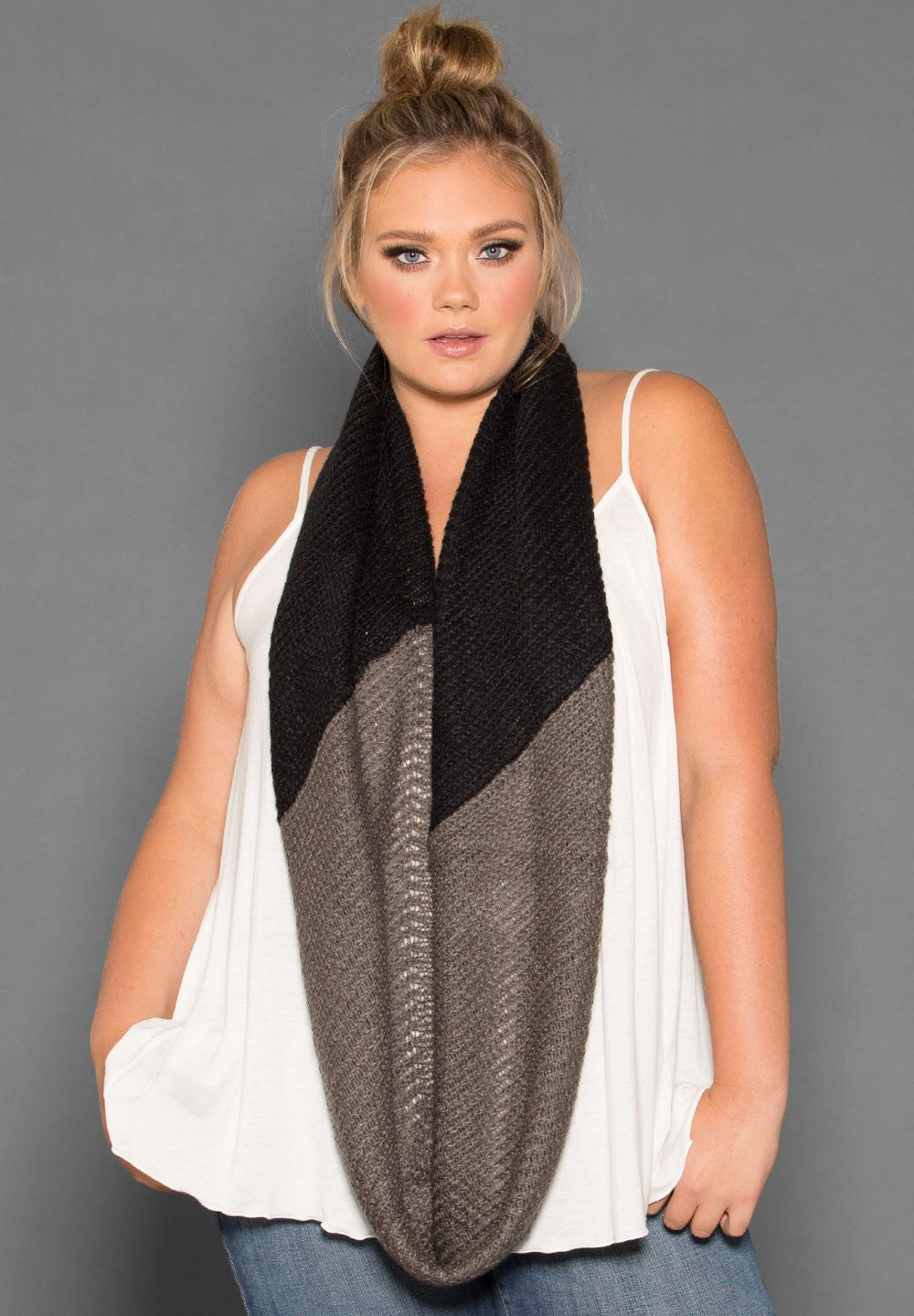 products/knitinfinityscarf1265_1_blackandgrey_b1fc8c02-c840-4816-91d3-27e873c24e92.jpg