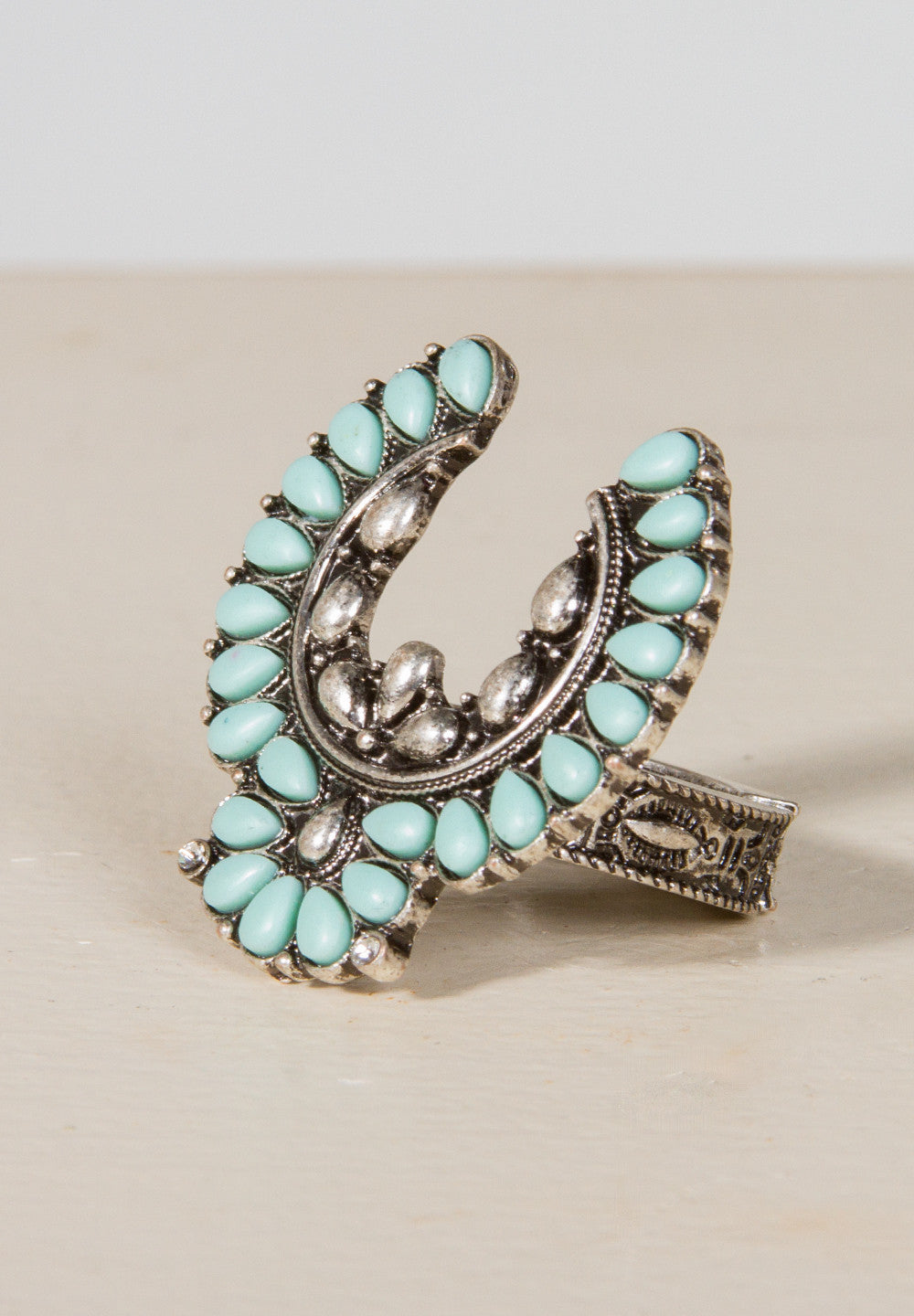 products/medallionstretchring_1_turquoise_ab66f102-107f-4206-8f0b-3bfbb2d04c0d.jpg