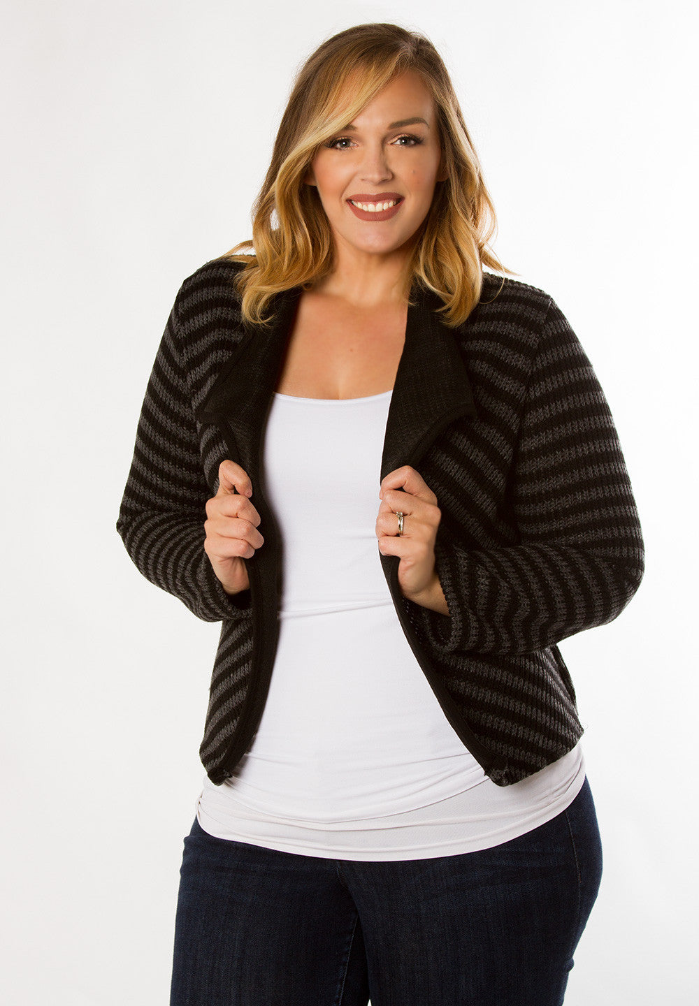 products/paulinaknitjacket_1_blackstripe_69a768d4-7888-42b1-84fd-3dc57911d3d8.jpg