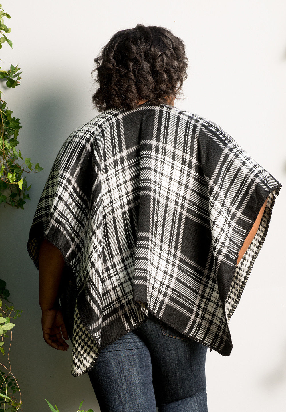 reversibleplaidponcho_black_white