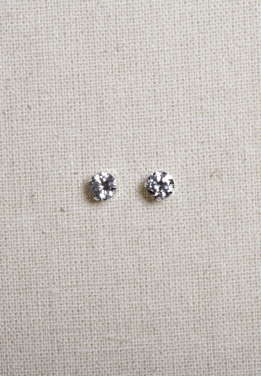 products/smallstudsolitairesterlingsilverearrings_2_silver_67281aaf-ab12-4420-8b3a-eb0566688f8a.jpg